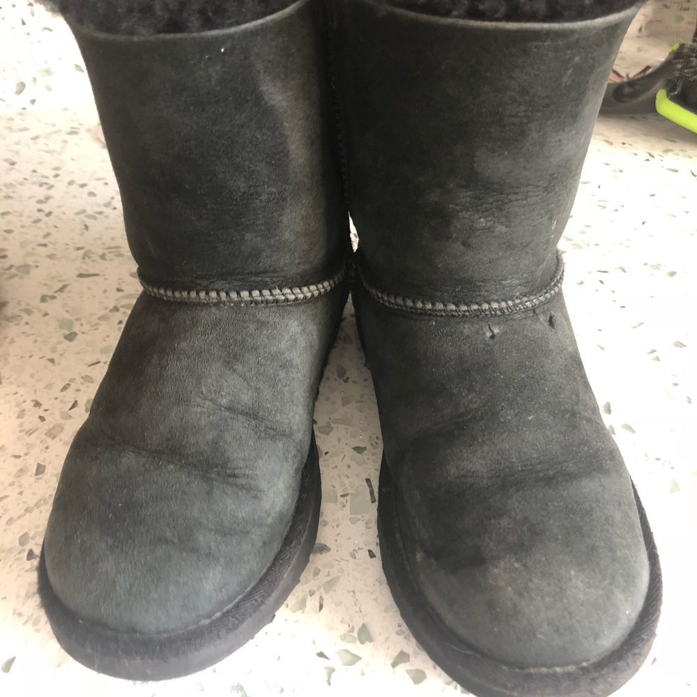 Girls size 3 black uggs